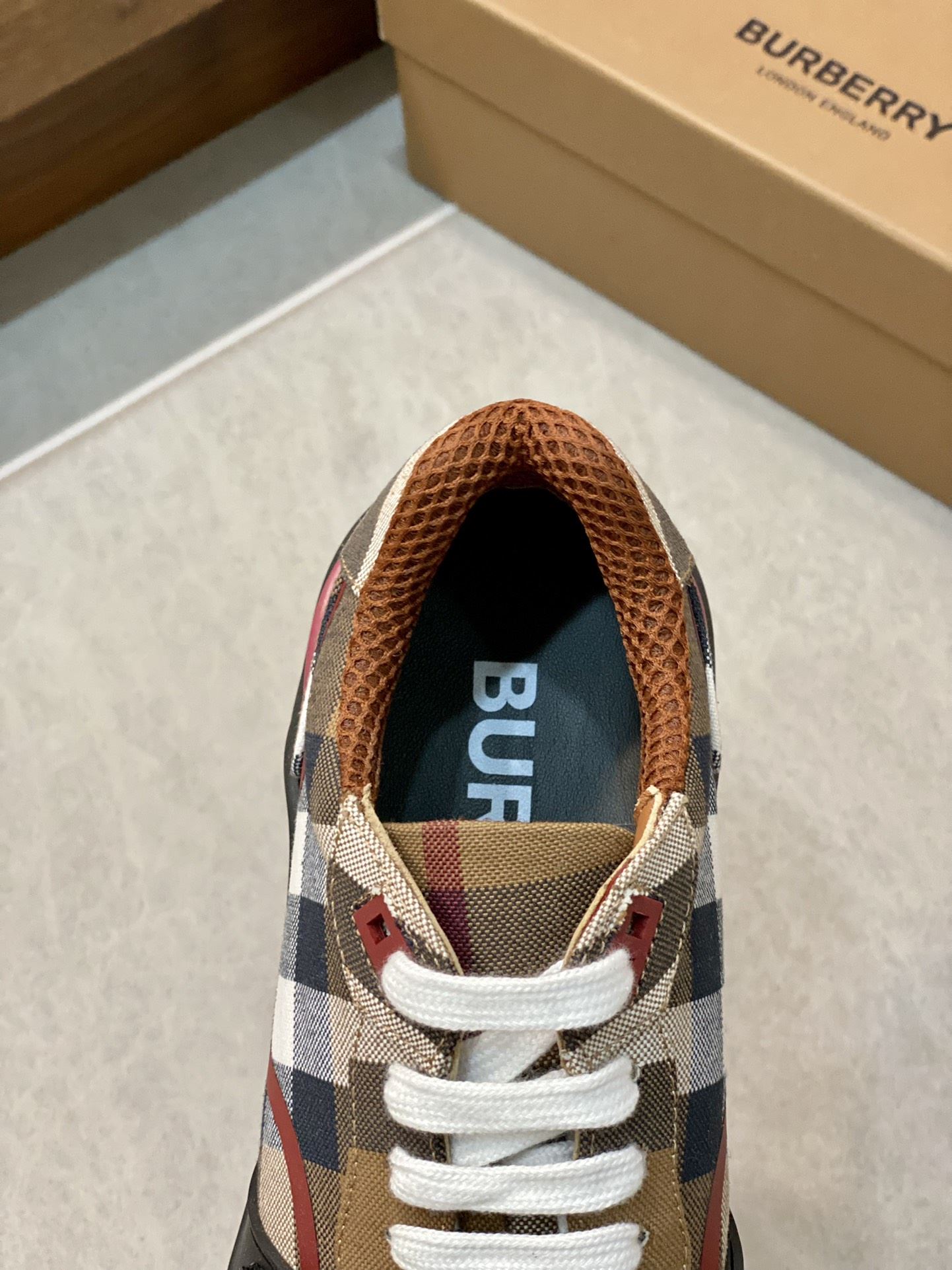 Burberry Low Shoes